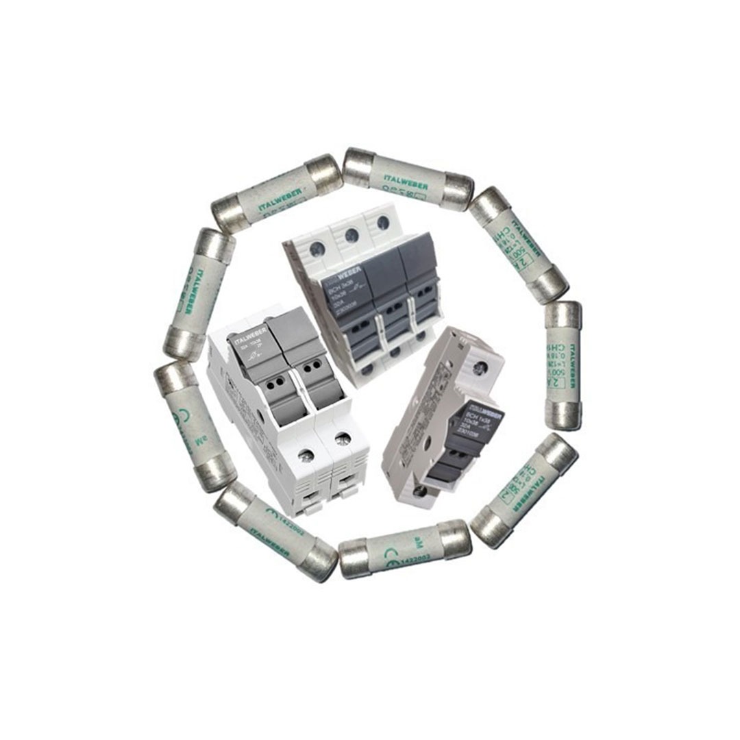 FUSE AND FUSE HOLDER